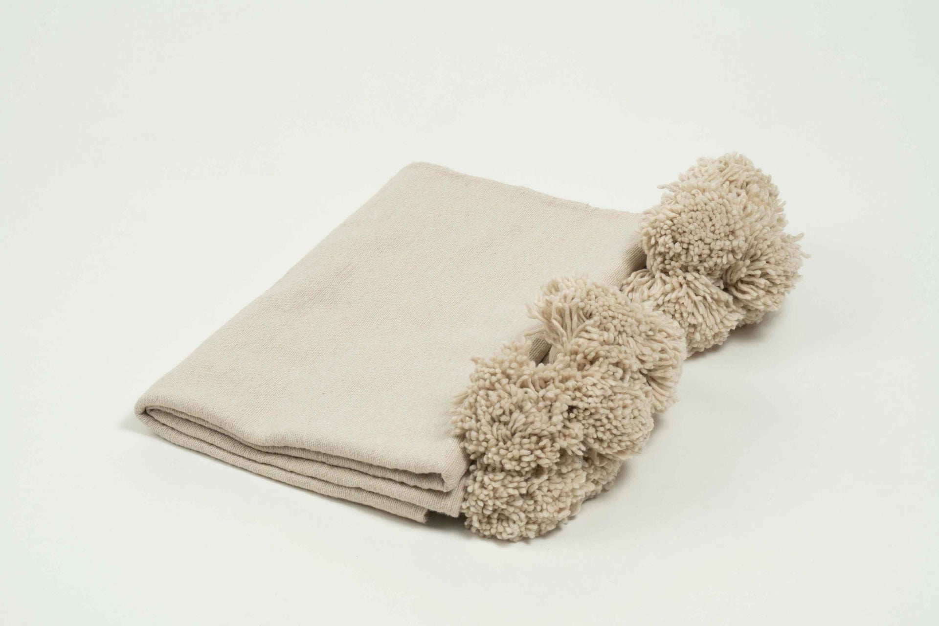 Moroccan pom pom blanket - Beige