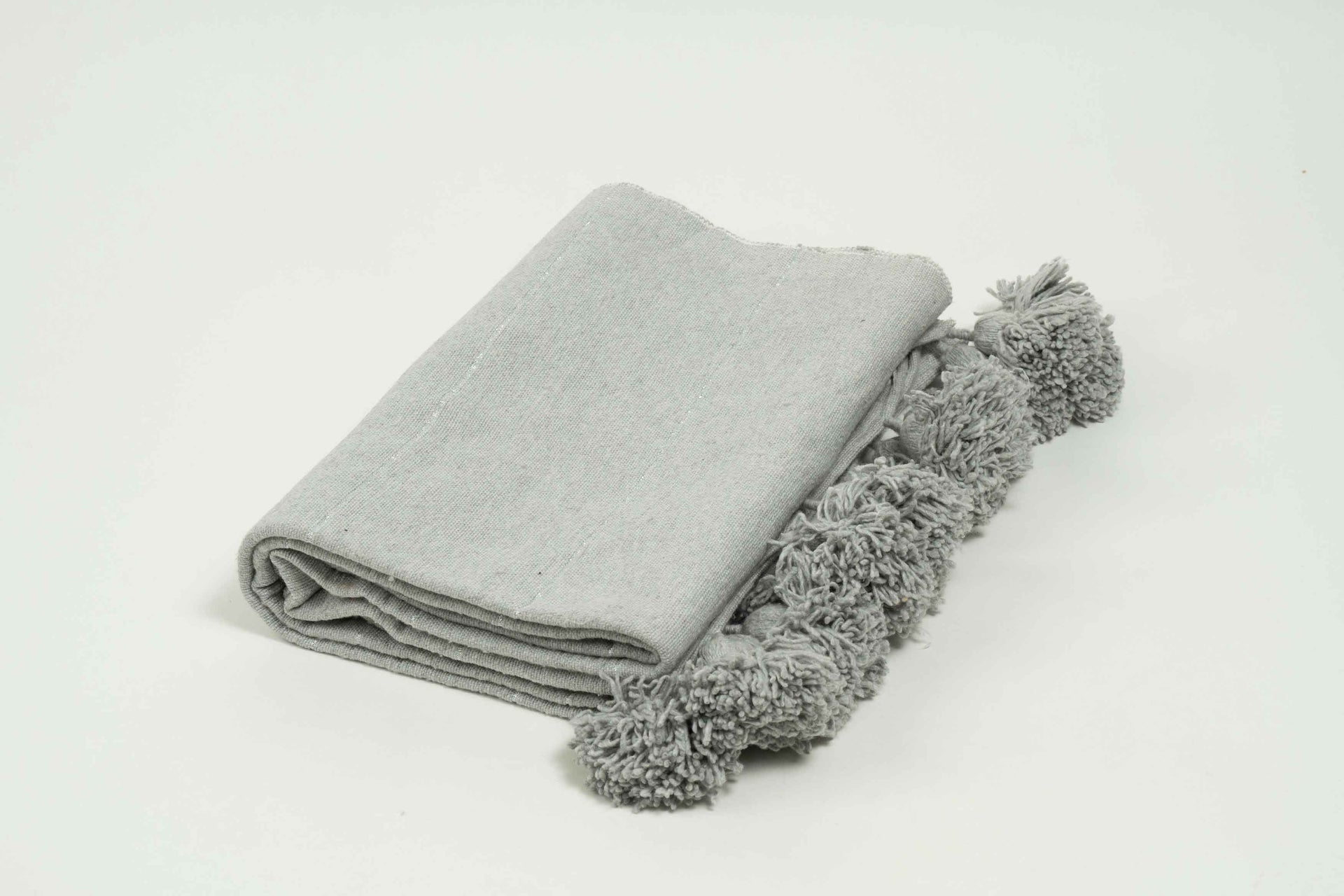 Moroccan pom pom blanket - Grey & Silver